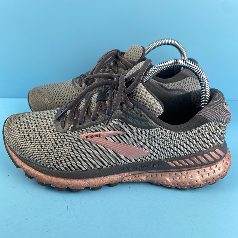 Brooks Adrenaline GTS 20 Running Shoes.